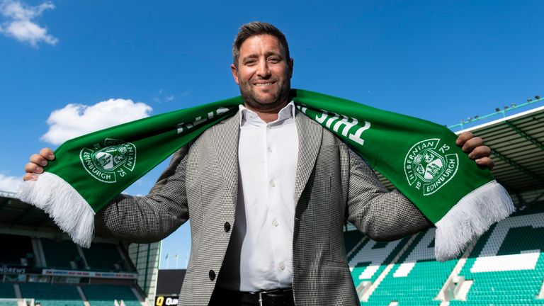 Lee Johnson has agreed a four-year contract with Hibs 