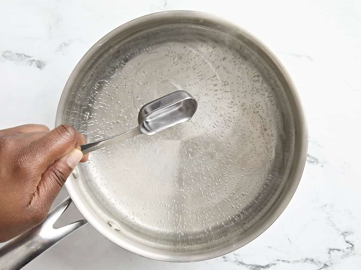 White vinegar being added to boiling water.